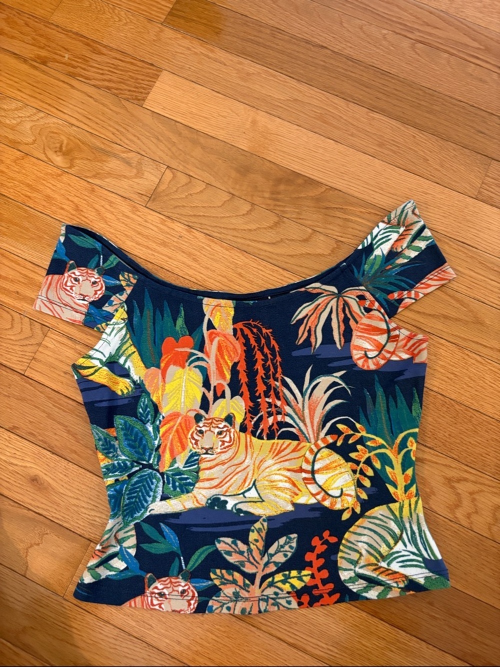 Maeve Tropical Navy Blue Multicolor Off-Shoulder Crop Top - Picture 2 of 8